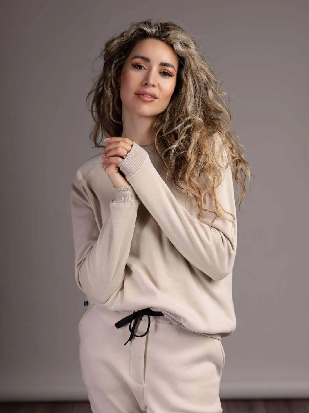Winter 2023 Loungewear Set | Cozy Sweater & Sweatpants for Ultimate Warmth